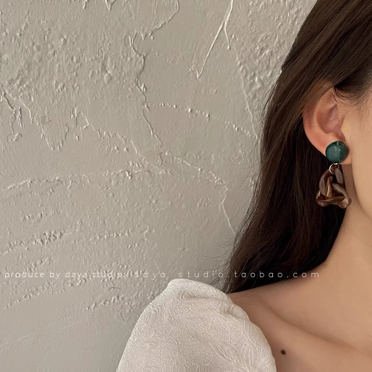Simple resin retro exaggerated earrings, Korean original 1:1 stardew jewelry 1 Specification image