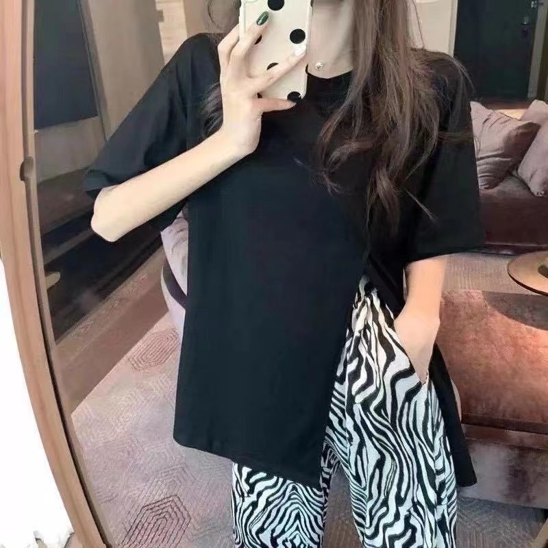 Salt-themed women's 2021 new summer split short-sleeved T-shirt + high-waisted loose and fashionable wide-leg pants Women's two-piece set detail image 3