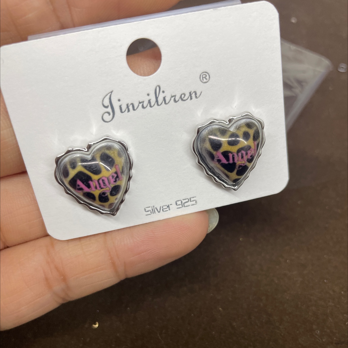 Today's Beauty Korean version of the heart-shaped design style stud earrings is simple and elegant Item Picture
