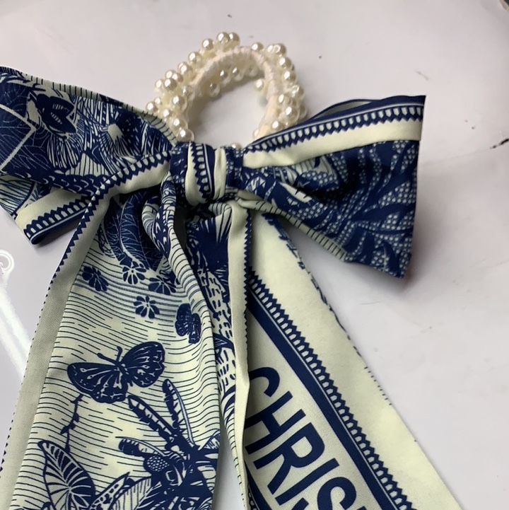 Blue Flamingos With Pearl Streamers