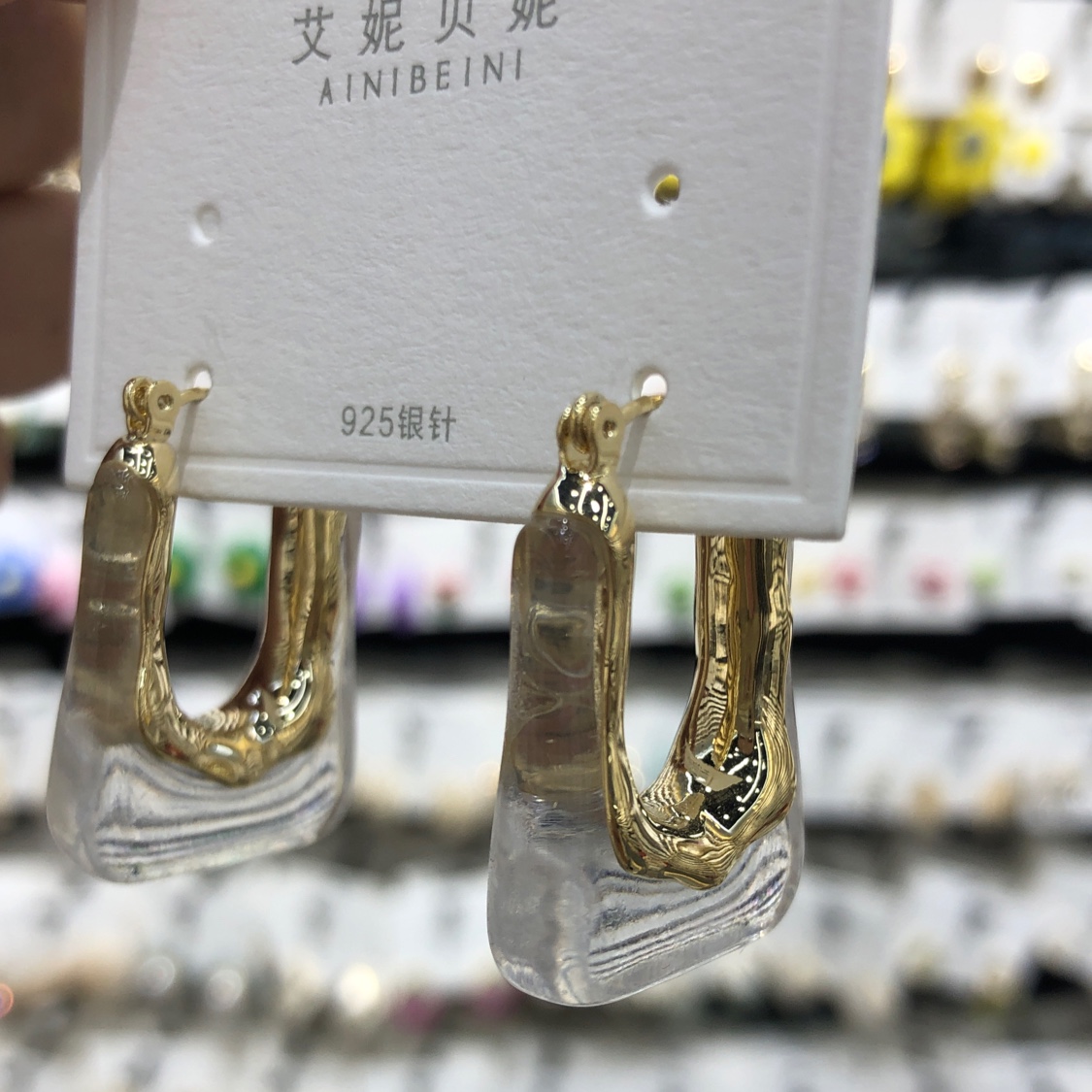 Candy-colored U-shaped ear buckles, Korean style and fashion earrings, 2021 new trendy and popular earrings for women Item Picture