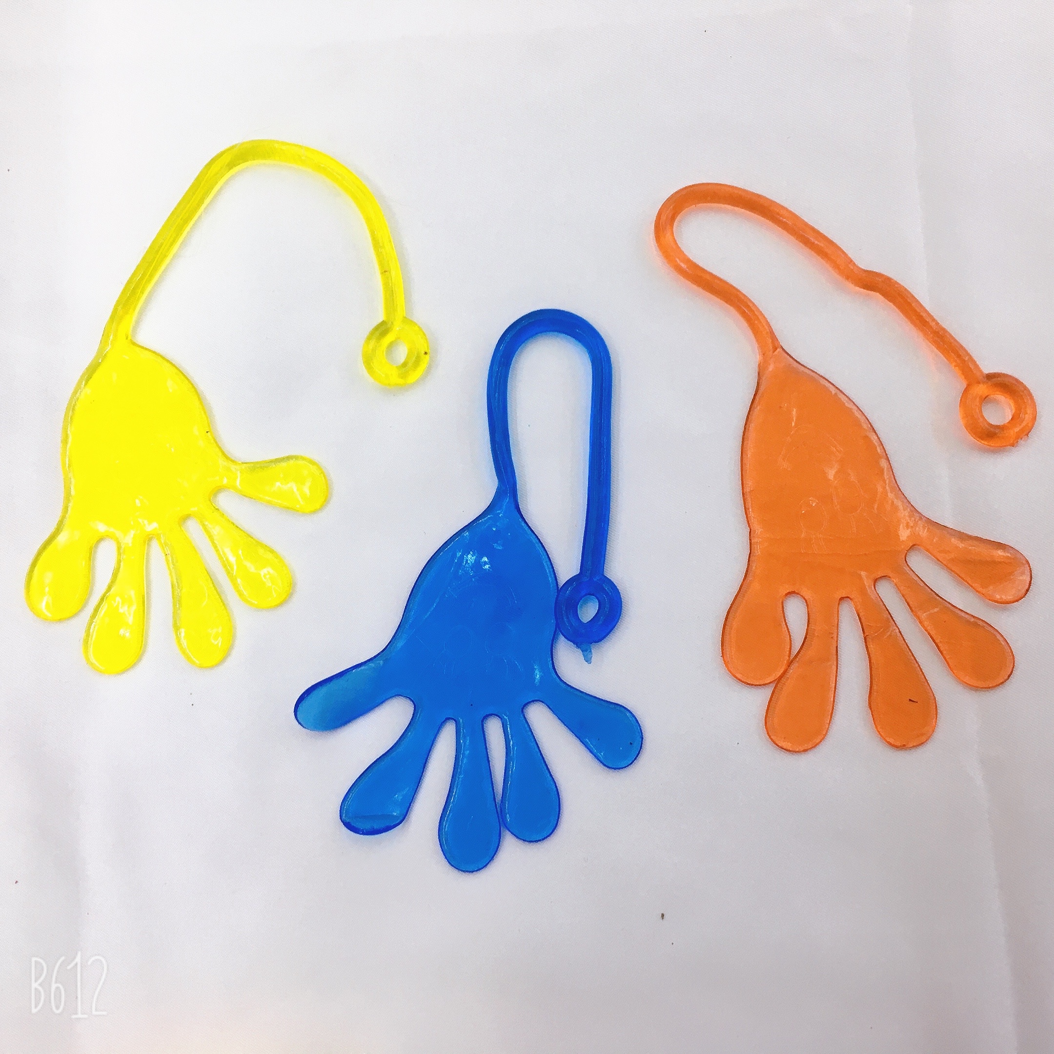 A popular nostalgic children's fun toy at a street stall, the sticky stretchable and sticky palm small sticky hammer, a children's educational toy detail image 3