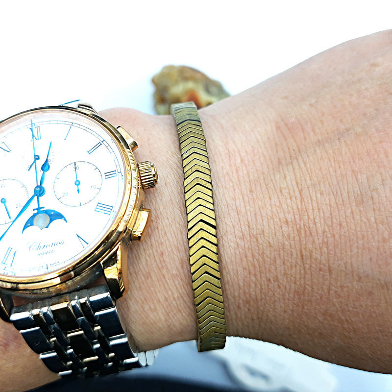 7*1V形赤铁矿手链详情图3