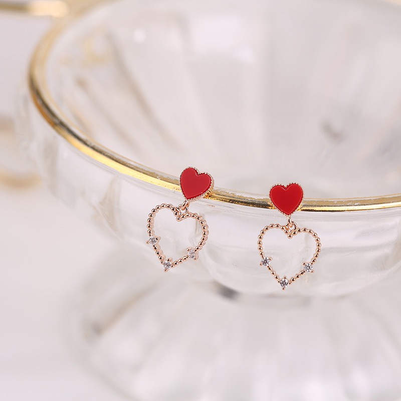 Coreano temperamento dulce corazón aretes simple y versátil calado corazón de melocotón pendientes micro insertos