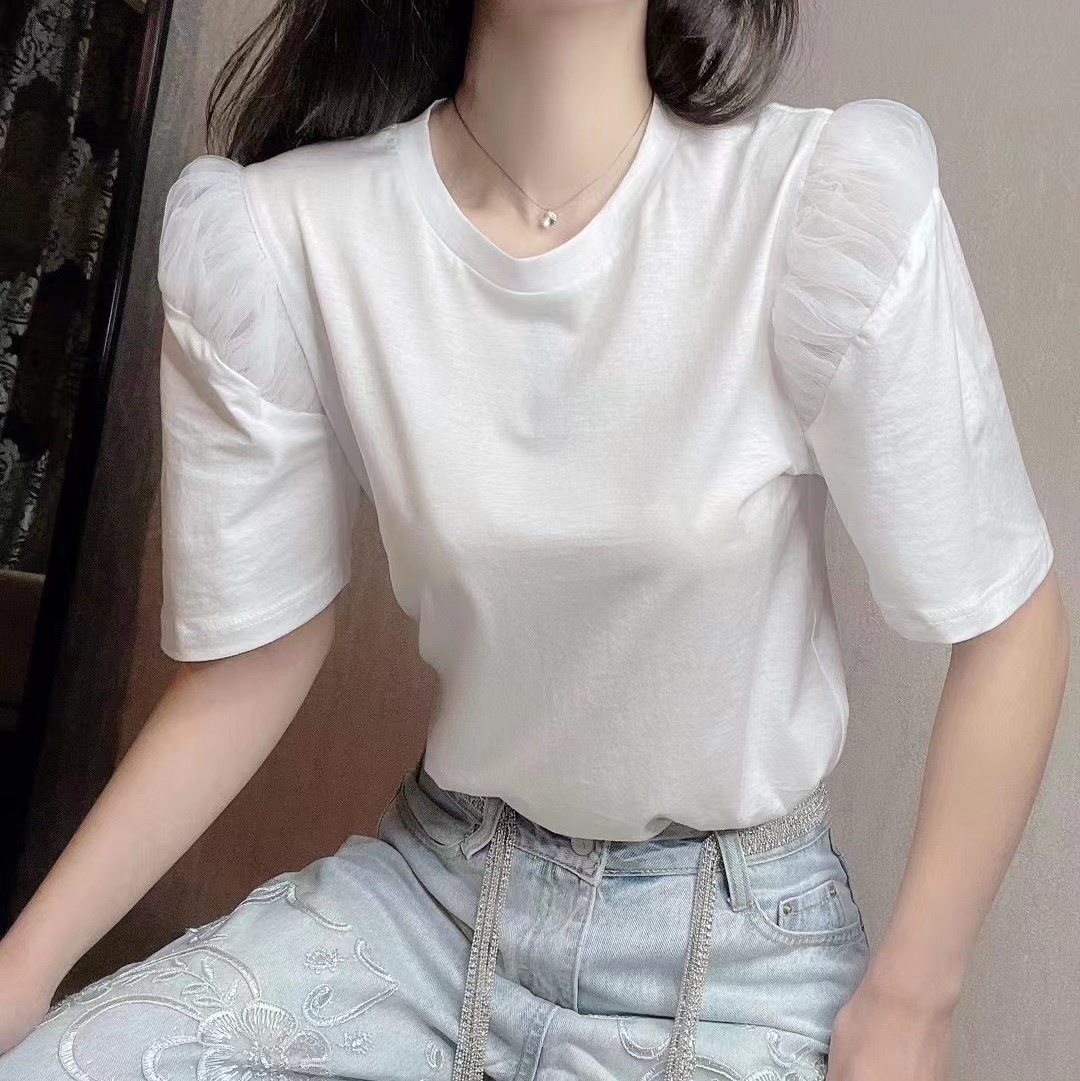 White T-shirt with puffy sleeves