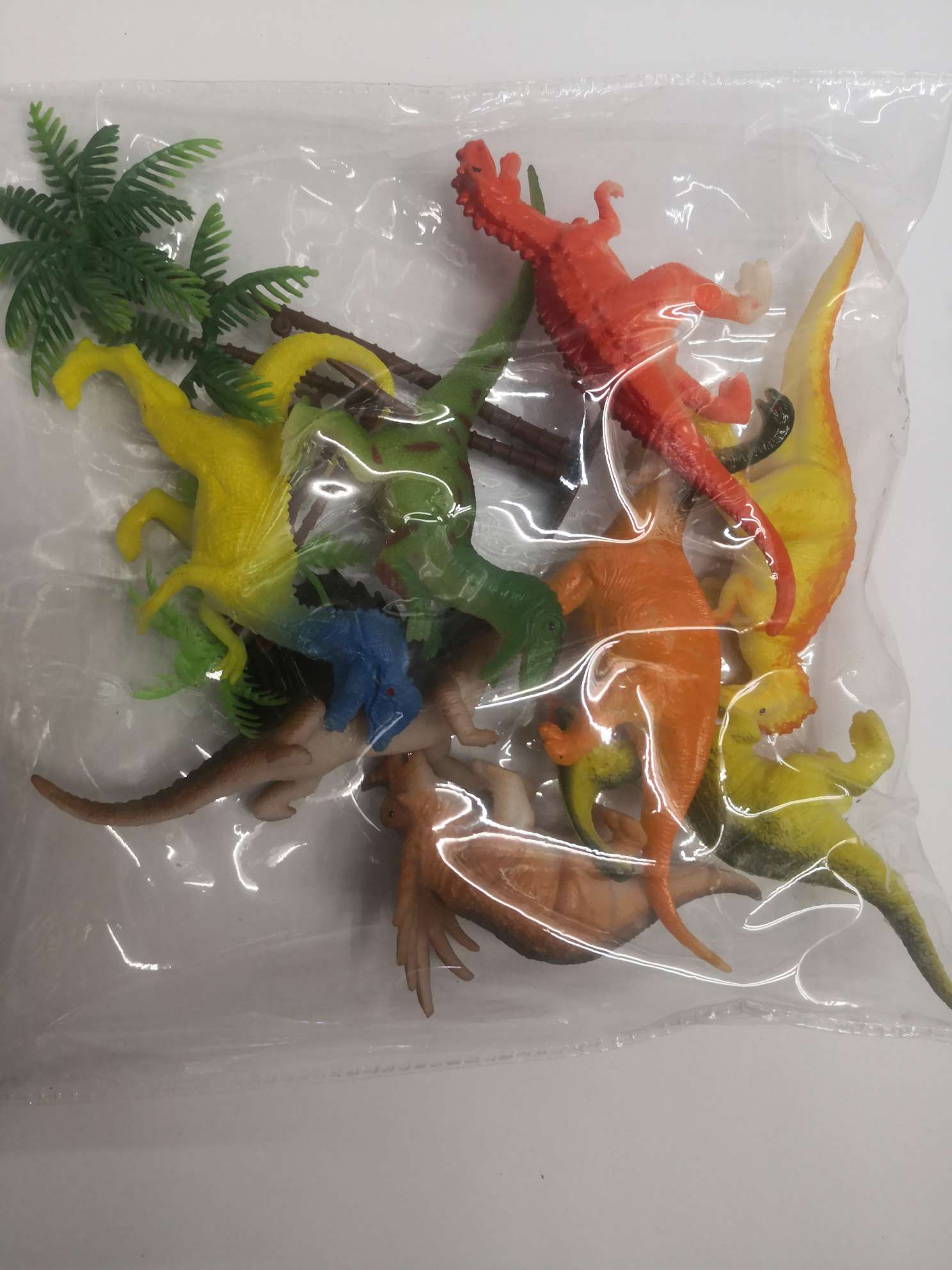 八只彩色恐龙加两颗椰树混装细节图