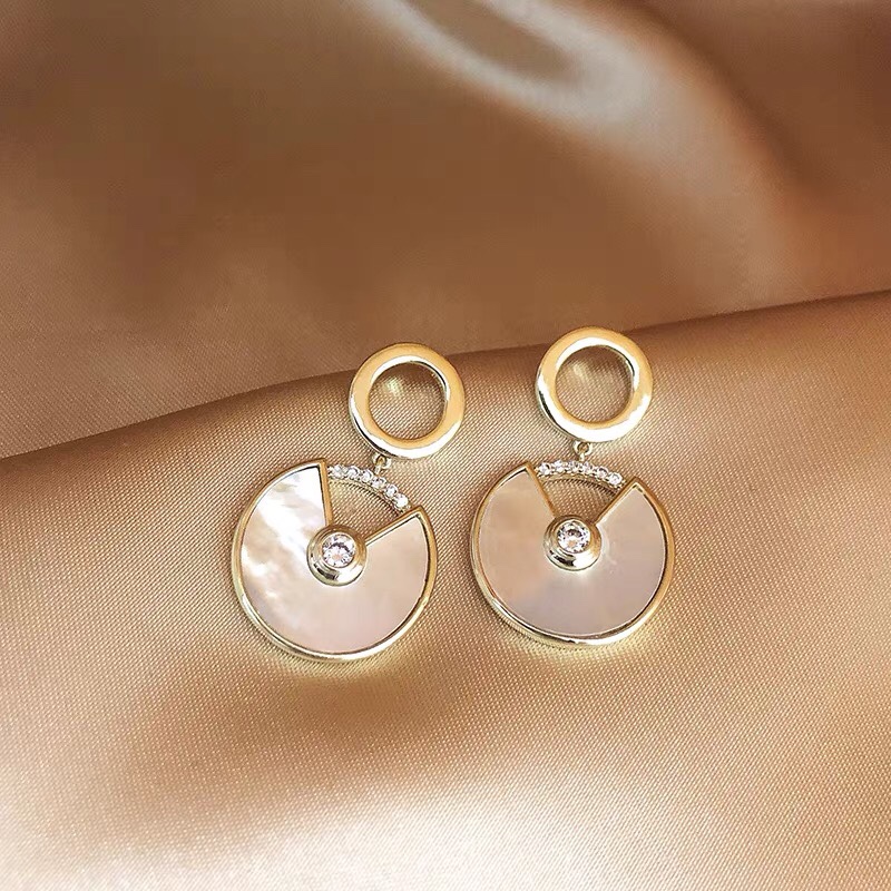 Korean Internet celebrity exquisite ear studs 2021 new style simple and elegant high-end earrings, niche design sense earrings, female trend