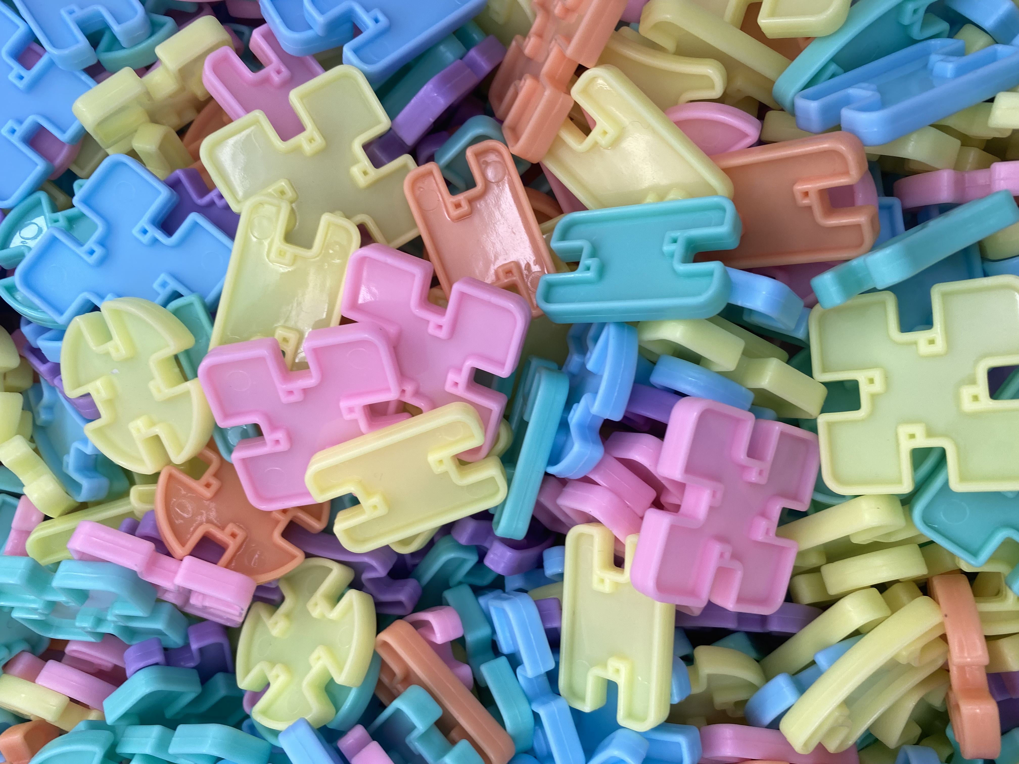 DIY eco-friendly Little Zhi Duole children's plastic building blocks, 5 pounds in bulk, large-sized snowflake flake pipe, kindergarten educational tabletop toys detail image 3