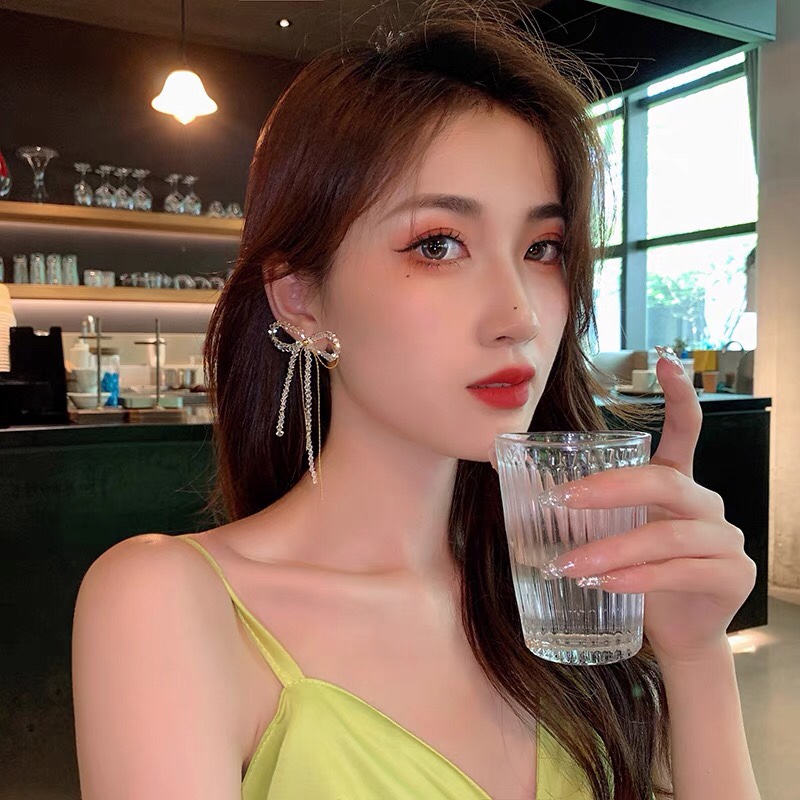 不对称水晶蝴蝶结耳环2021年新款潮夏季小众高级感长款流苏耳饰女