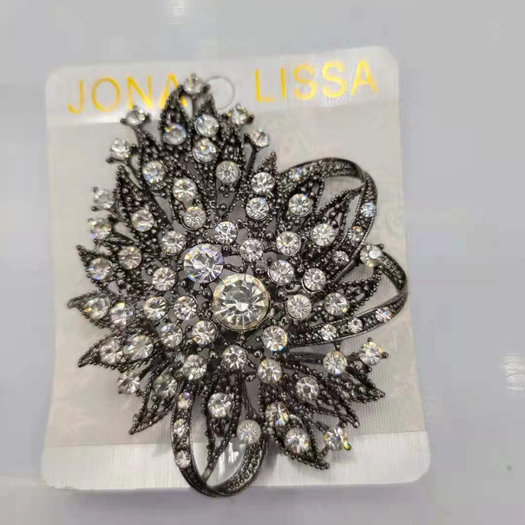 Fashion Brooch 391 thumbnail
