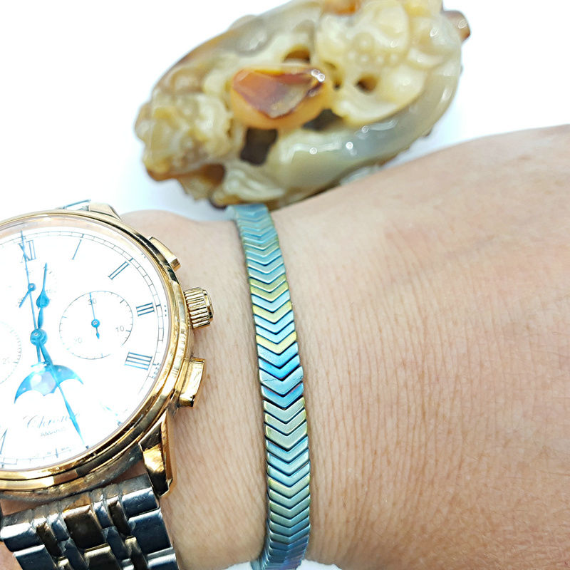 7*1V形赤铁矿手链详情图4