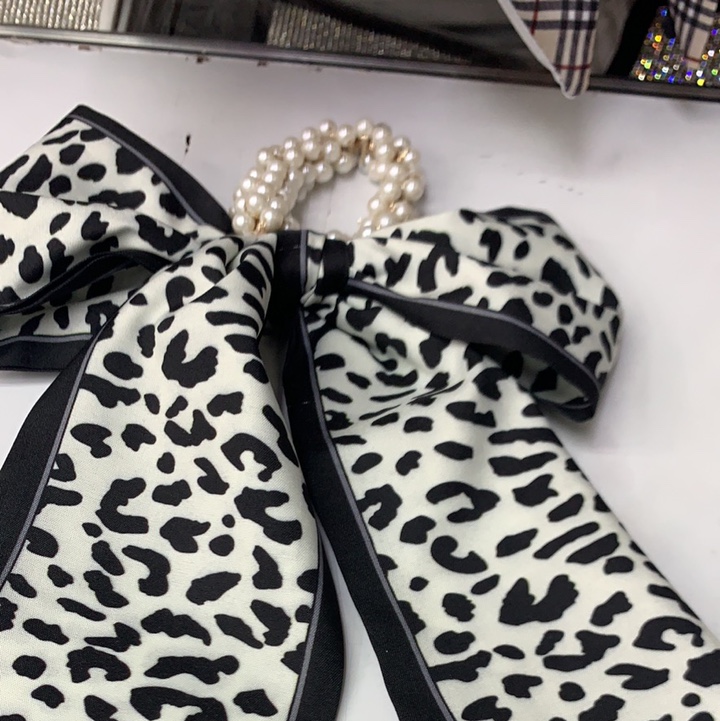 Leopard Print With Pearl Streamers