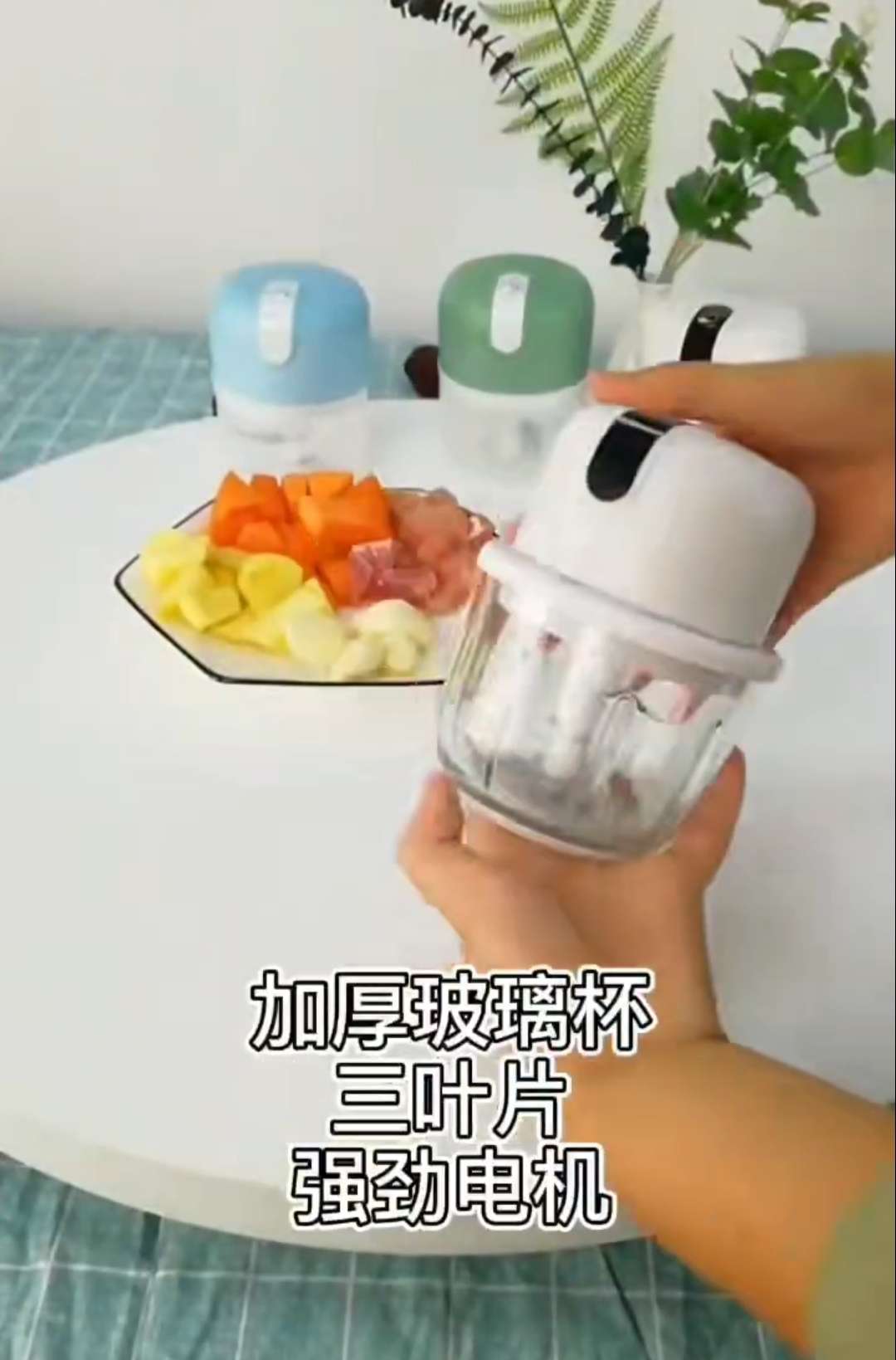 ML952 Electric food processor Mini Garlic Beater Meat Mincer one machine multi-purpose processor grinder Auxiliary food processor Portable rechargeable garlic blender Application Scenario