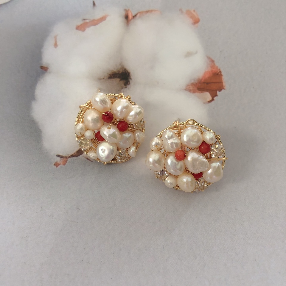 Pearl pure hand-woven vintage Hepburn French Net Red Premium stud earrings