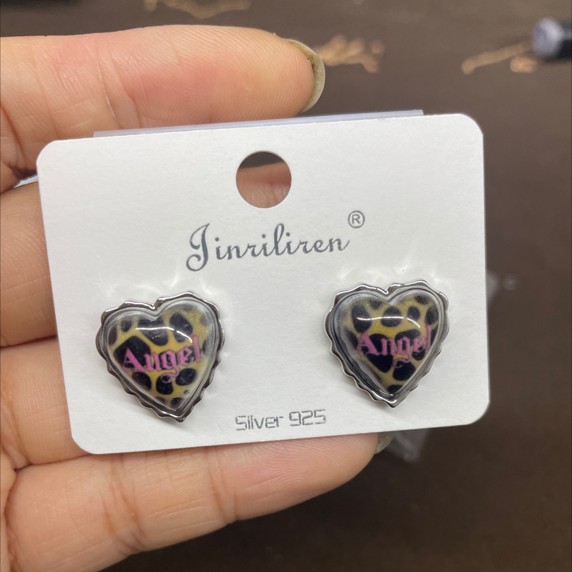 Today's Beauty Korean version of the heart-shaped design style stud earrings is simple and elegant