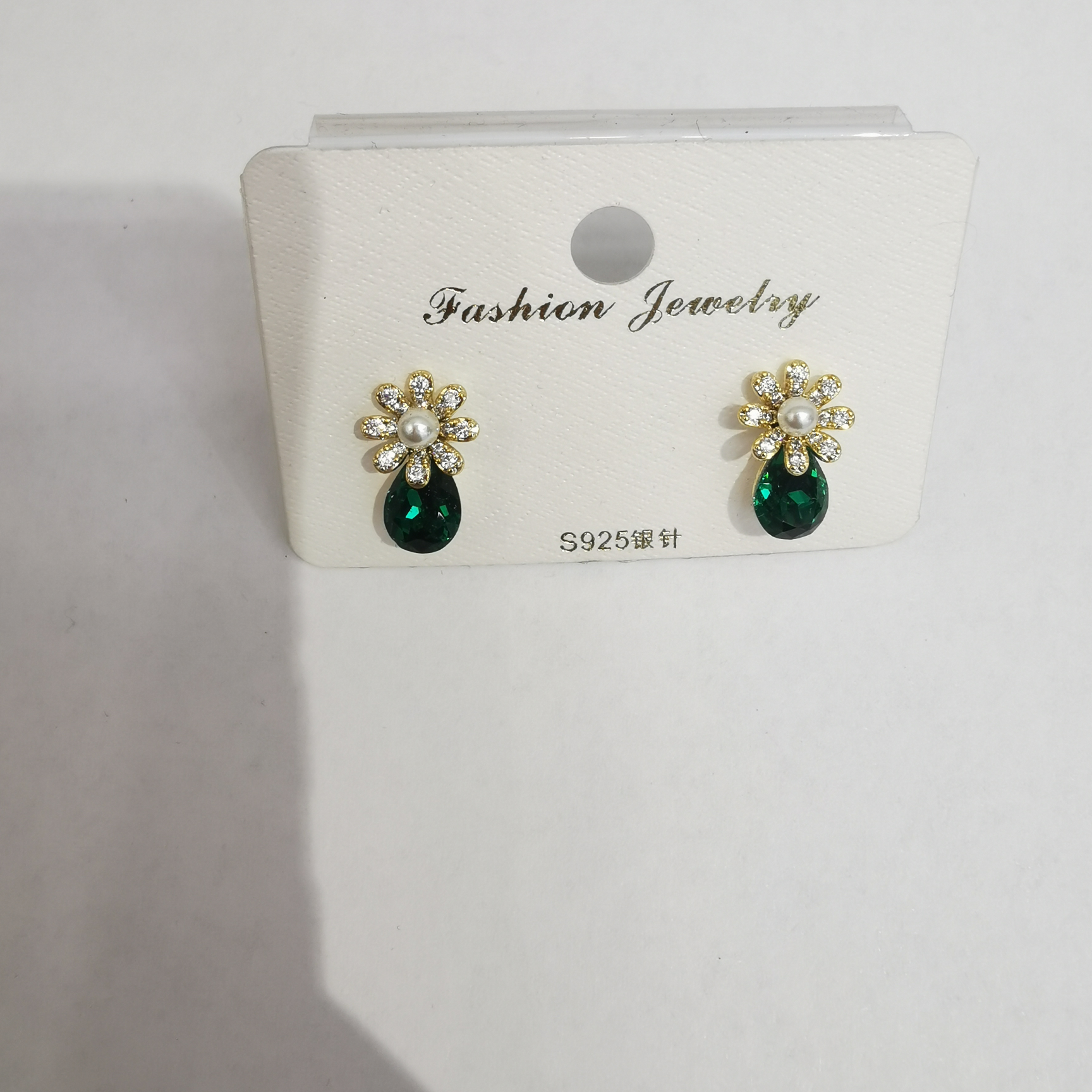 2 Emerald stud earrings