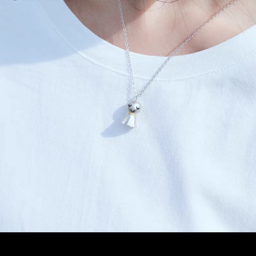 Sunny day doll clavicle chain