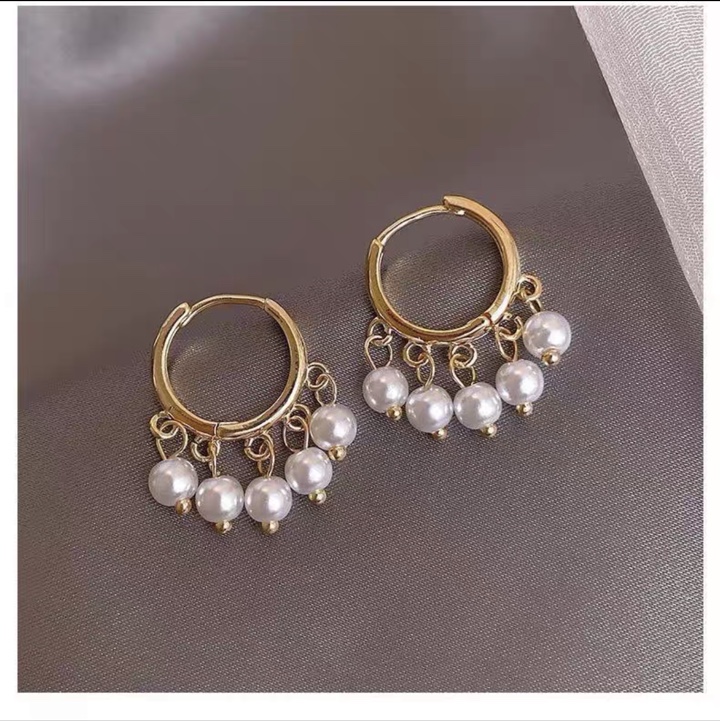 Stud earrings wer