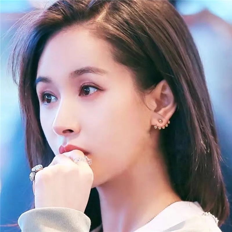 Wang Ziyun's summer style earrings, elegant stud earrings, women's niche high-end personality earrings, 2021 new trend Specification image