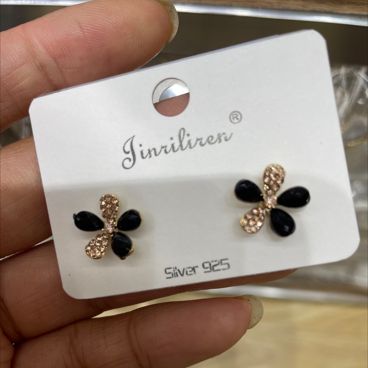 Today's beauty Korean-style earrings: Simple and fashionable stud earrings for women detail image 2