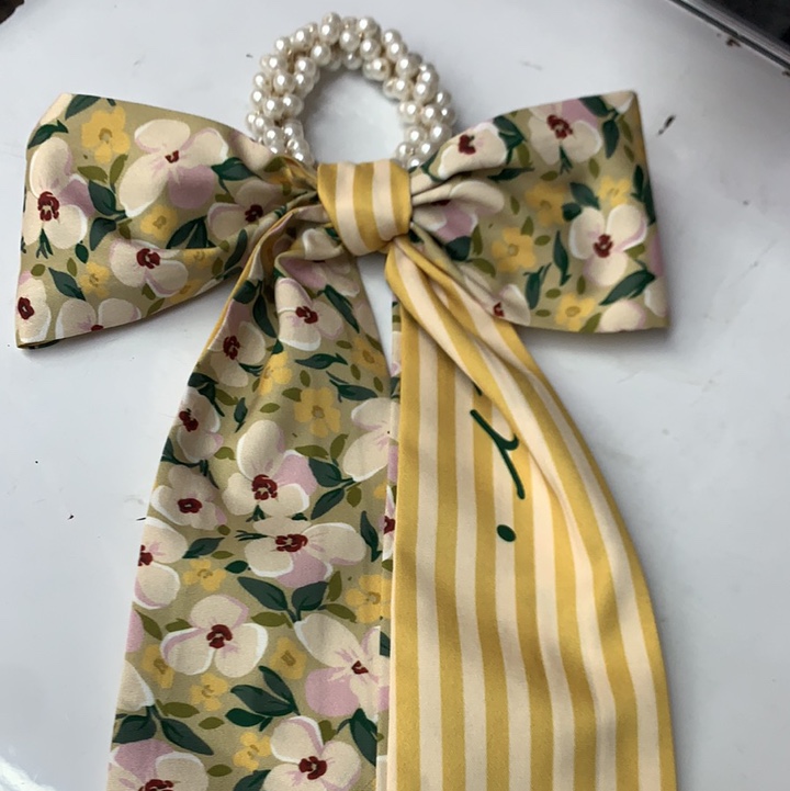 Pearl Streamer With Small Yellow Flowers With Lettering