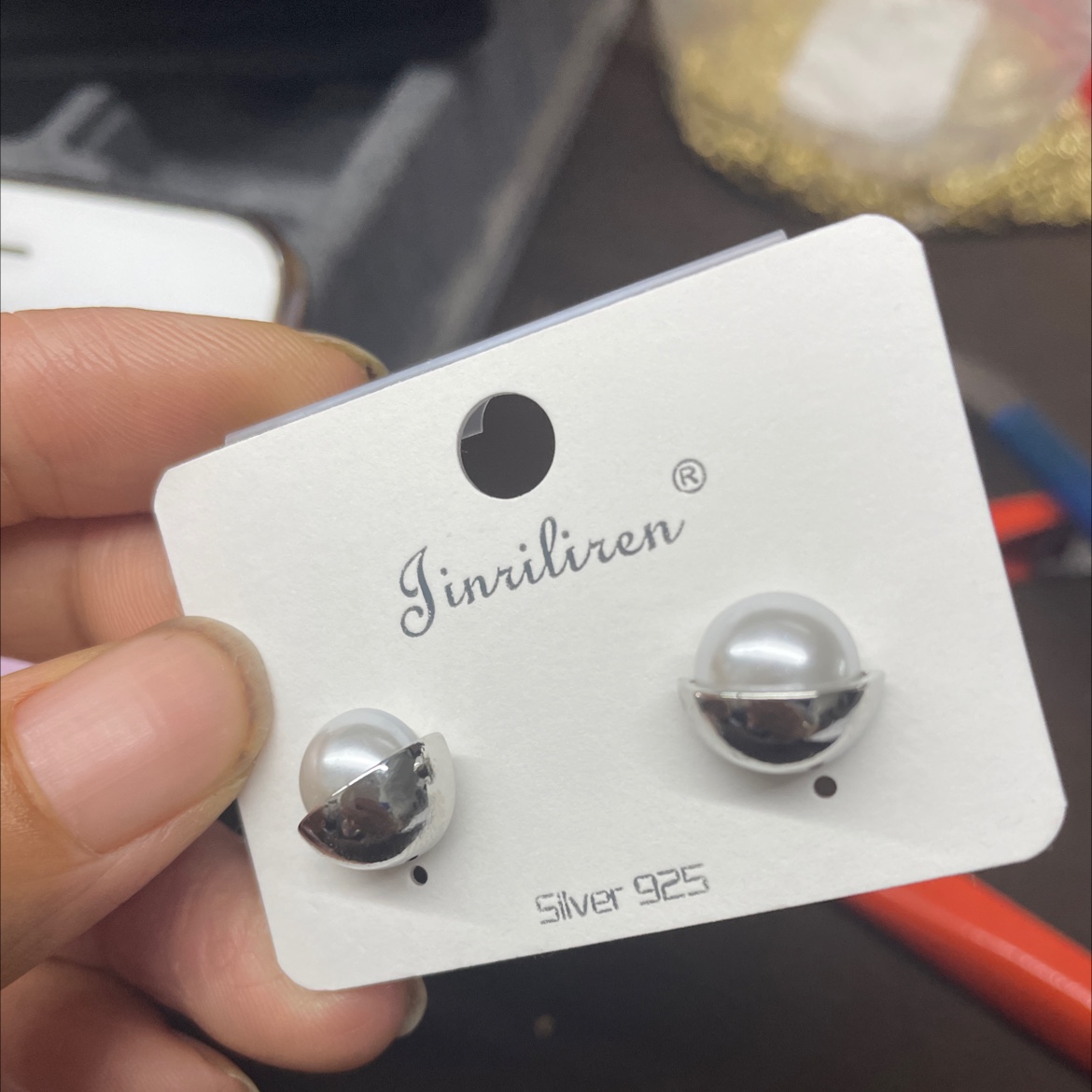 Today's Liren minimalist style designed pearl stud earrings Application Scenario