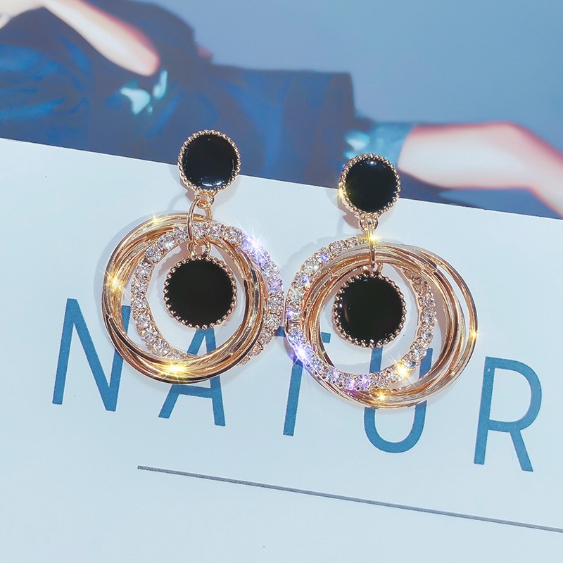 闪闪耳环女气质韩国耳钉个性百搭欧美圆圈耳饰白底实物图