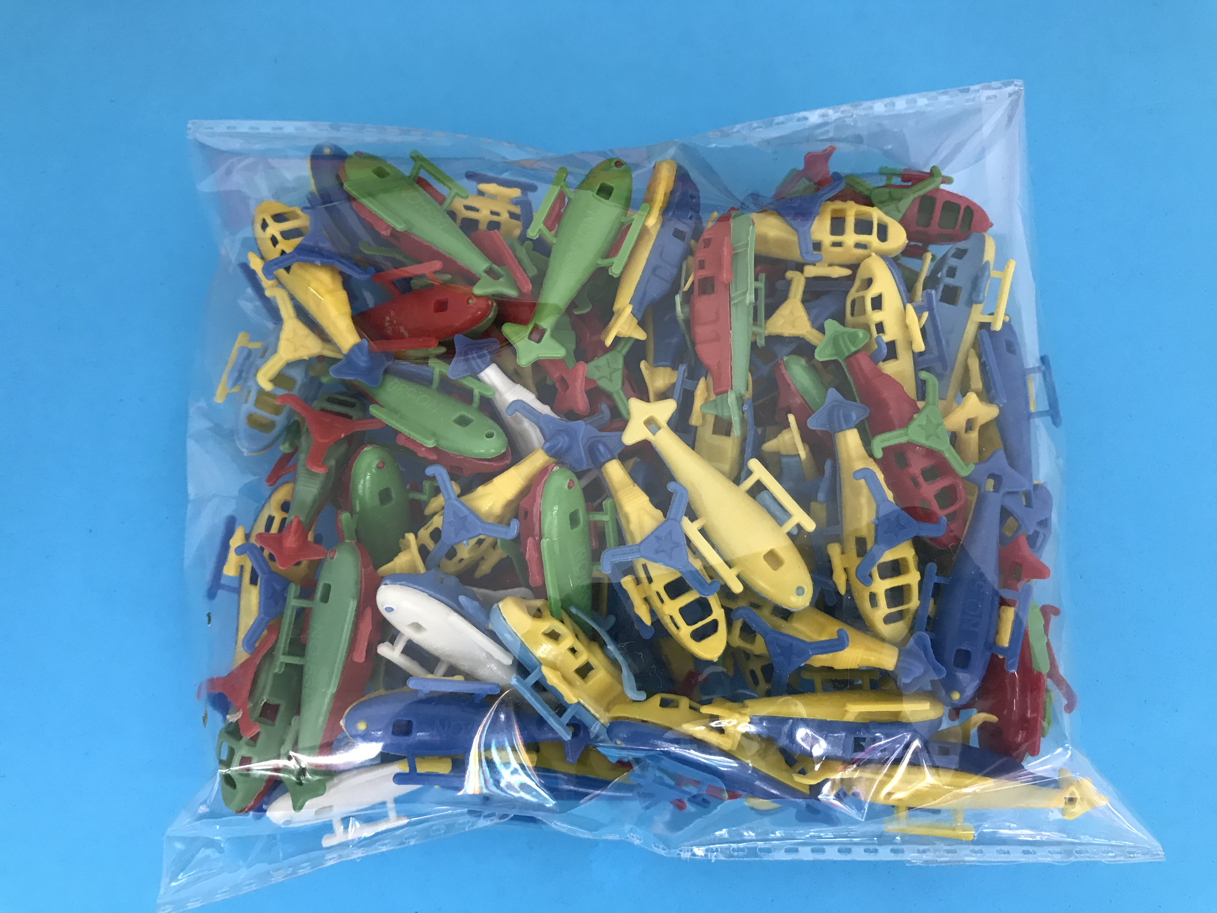 赠品小玩具白底实物图