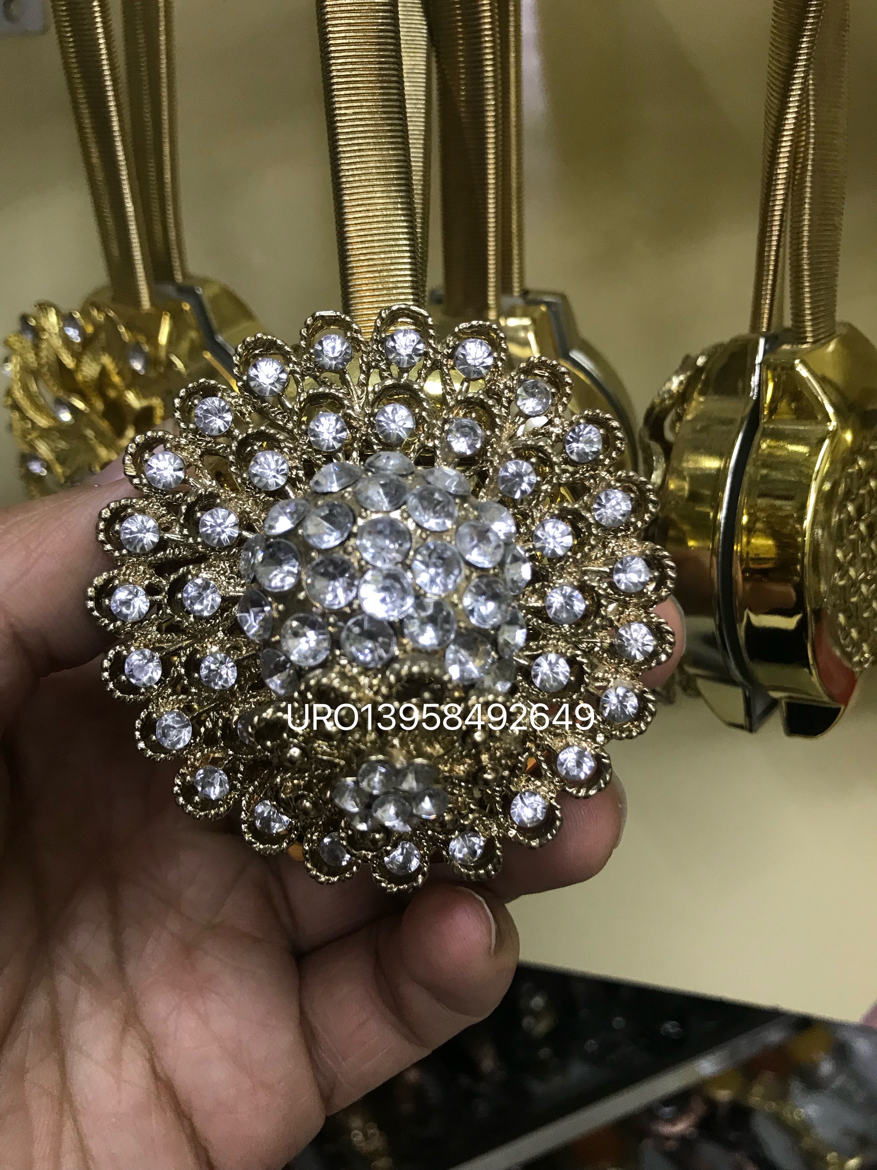 URO brand electric curtains are cute and versatile. Magnetic curtain straps, curtain decorative buckles, metal flower magnetic buckles, magnetic buckles, and curtain accessories detail image 3