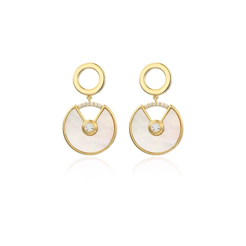 Korean Internet celebrity exquisite ear studs 2021 new style simple and elegant high-end earrings, niche design sense earrings, female trend Application Scenario