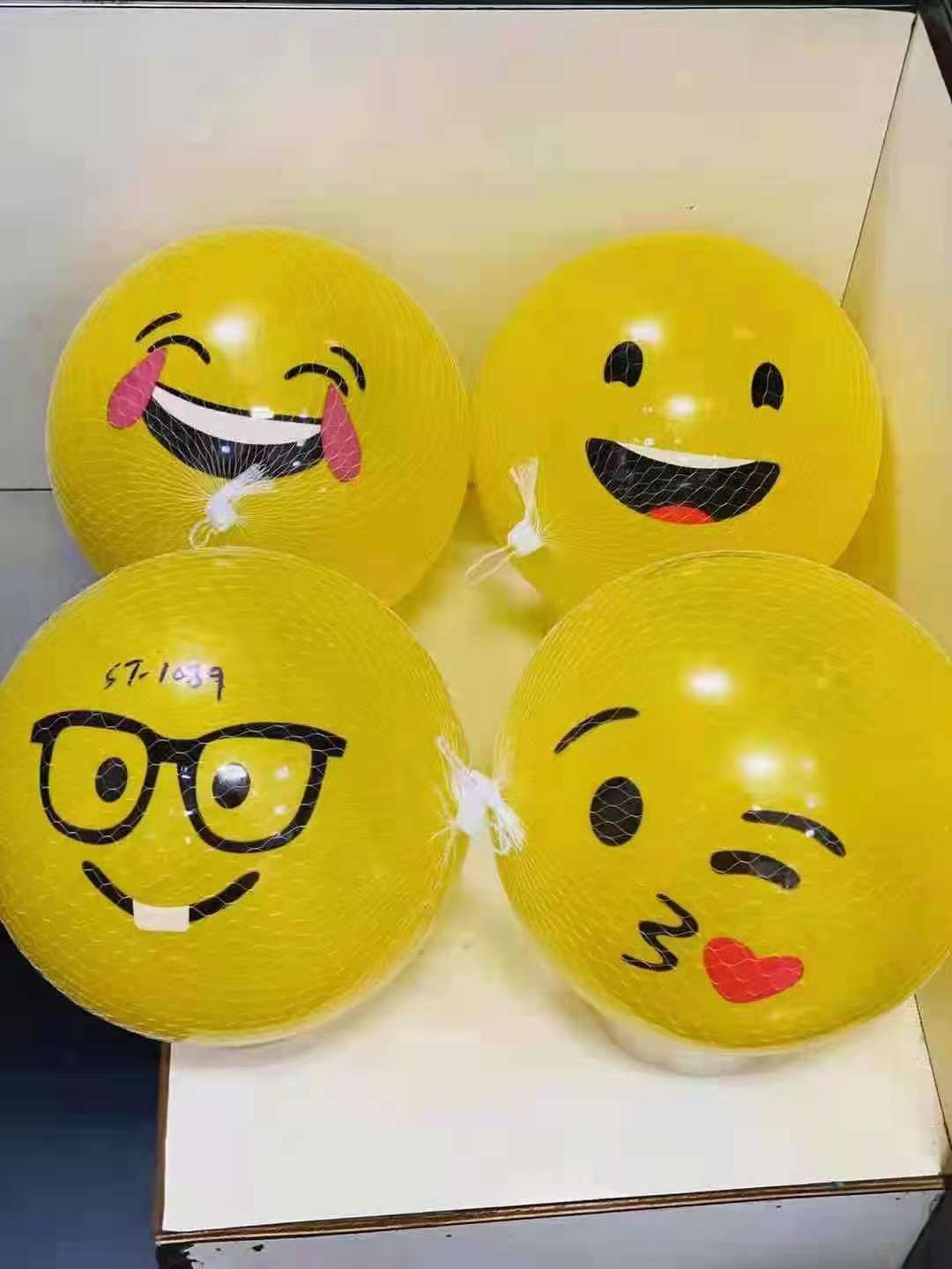 9-inch small fish labeled handle ball mixed model, 22-centimeter dinosaur labeled ball, children's stress-relieving and pressure release ball, PVC elastic ball with cartoon pattern mixed, factory direct sales details Picture