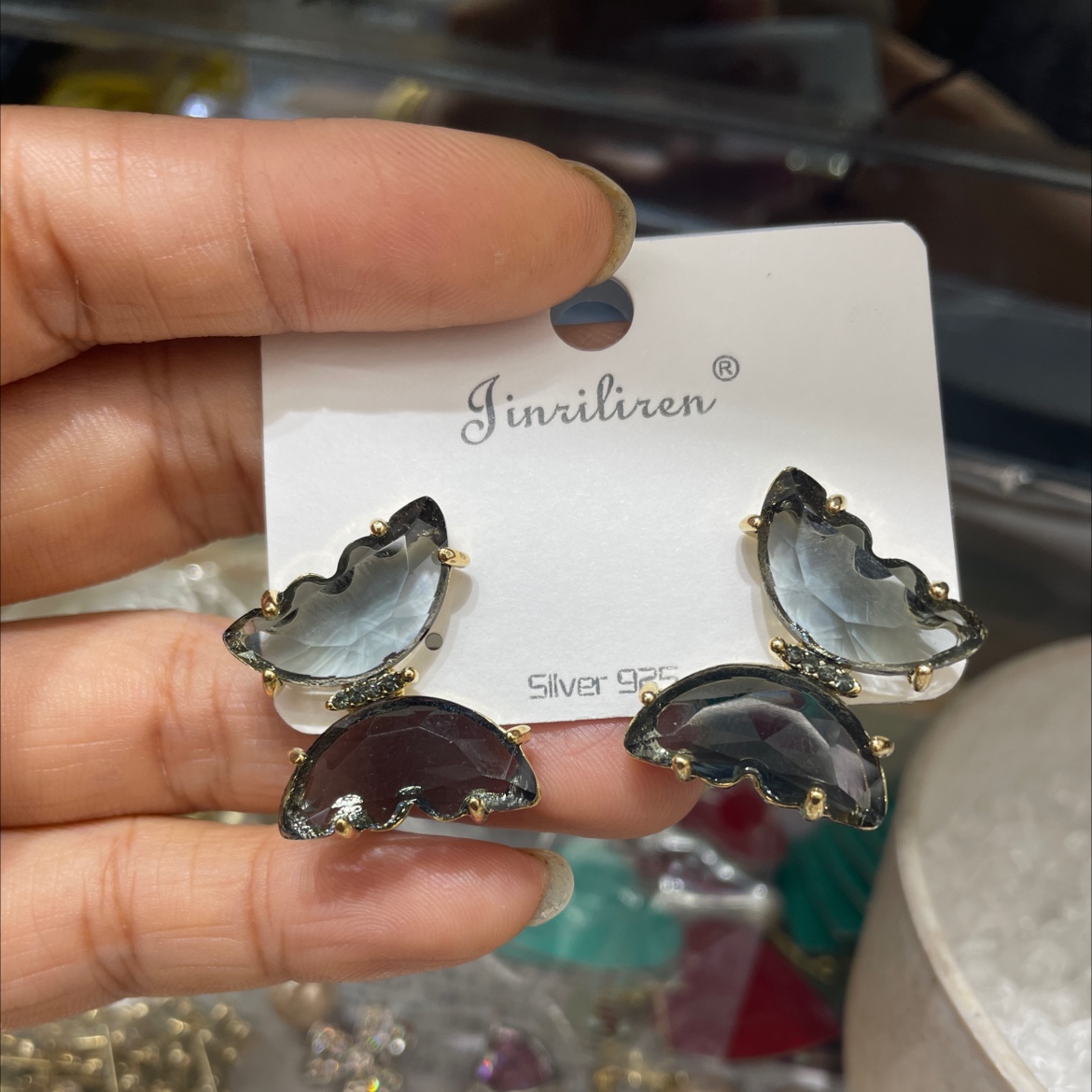 Today, the new Korean version of the Liren earrings features a crystal butterfly stud pattern Specification image