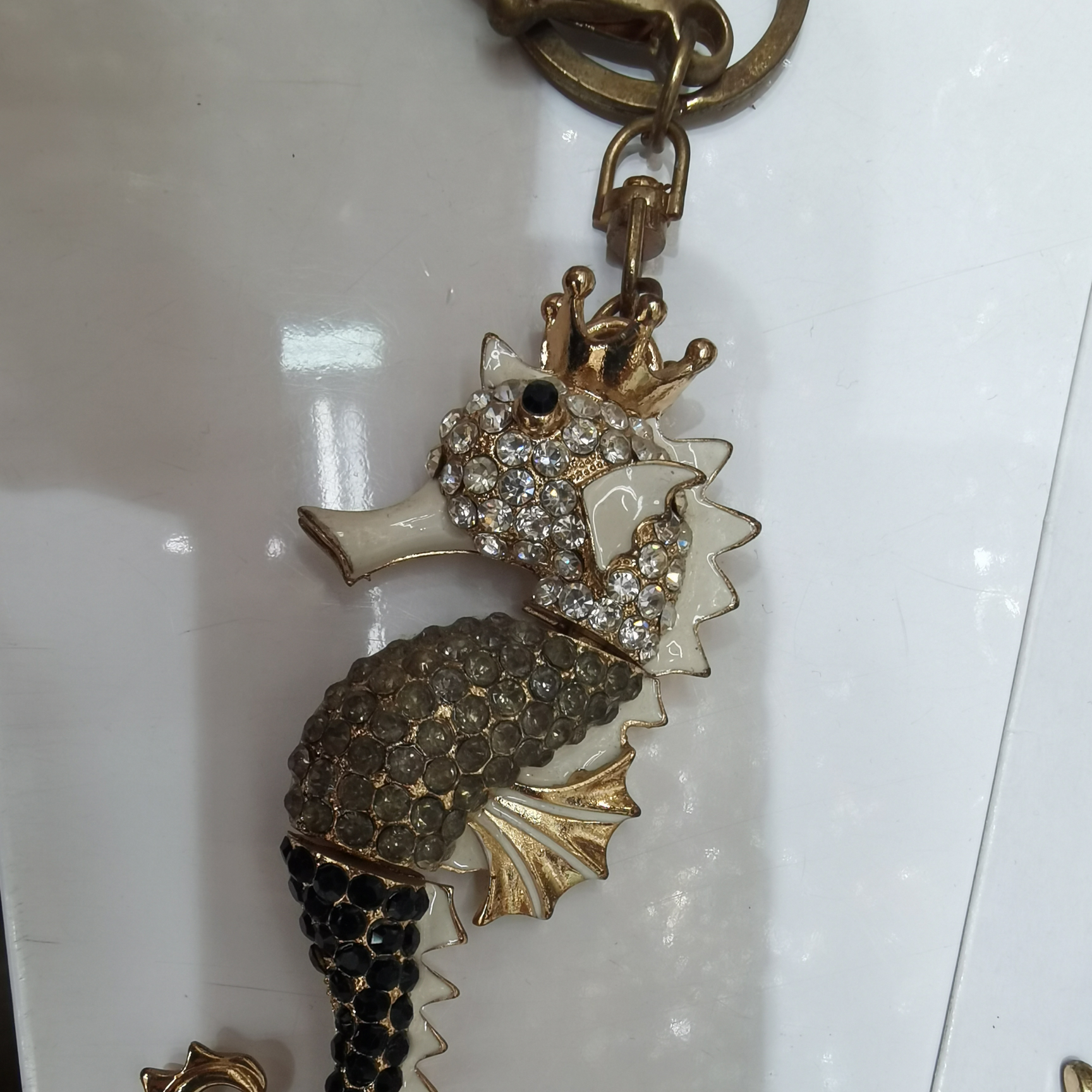 122-19 Fashionable, individualistic, stylish, versatile, trendy, best-selling, and internet-famous accessory keys