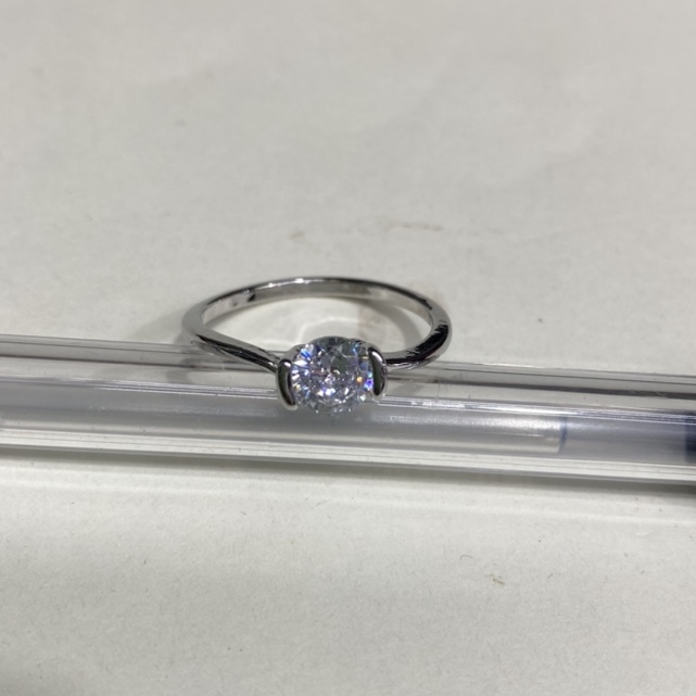 电白金保色二年6厘白色大锆石耳朵款式流行时尚百搭男女戒