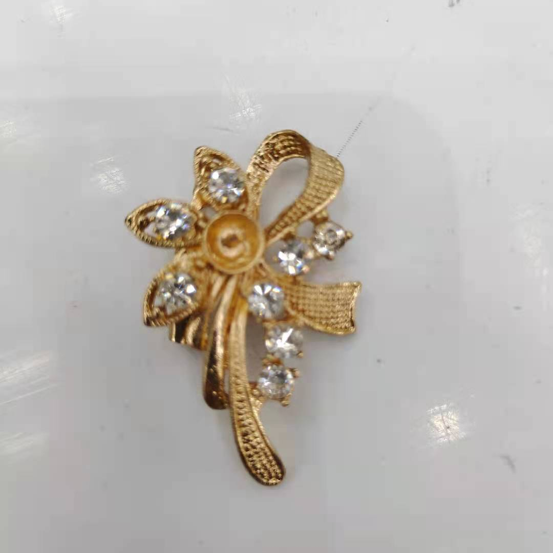 Fashion pin 442