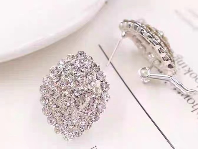 Sparkling Diamond diamond-shaped celebrity summer new Korean style fashionable and trendy stud earrings Item Picture