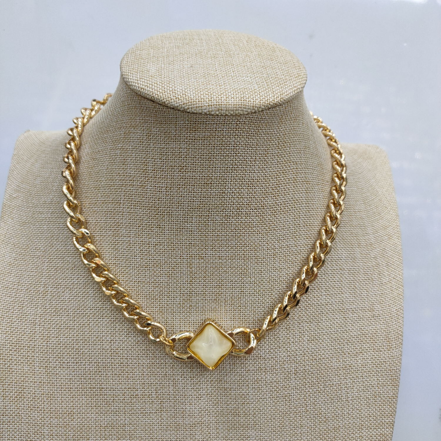 Short necklace, women's collarbone chain, ins cold style, hip-hop and dance accessory, no color fading