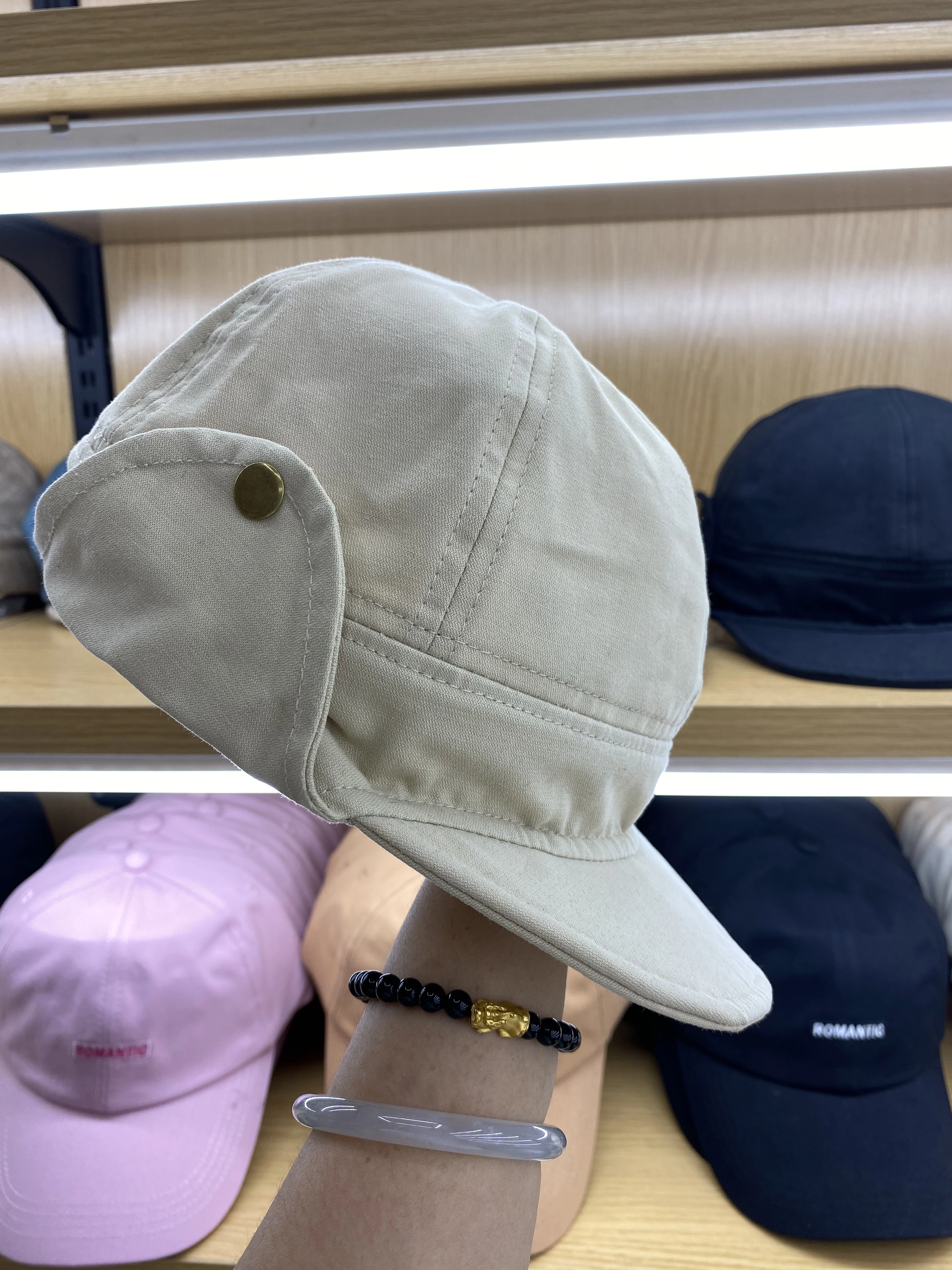 Japanese-style ear-protecting hats are casual detail image 3