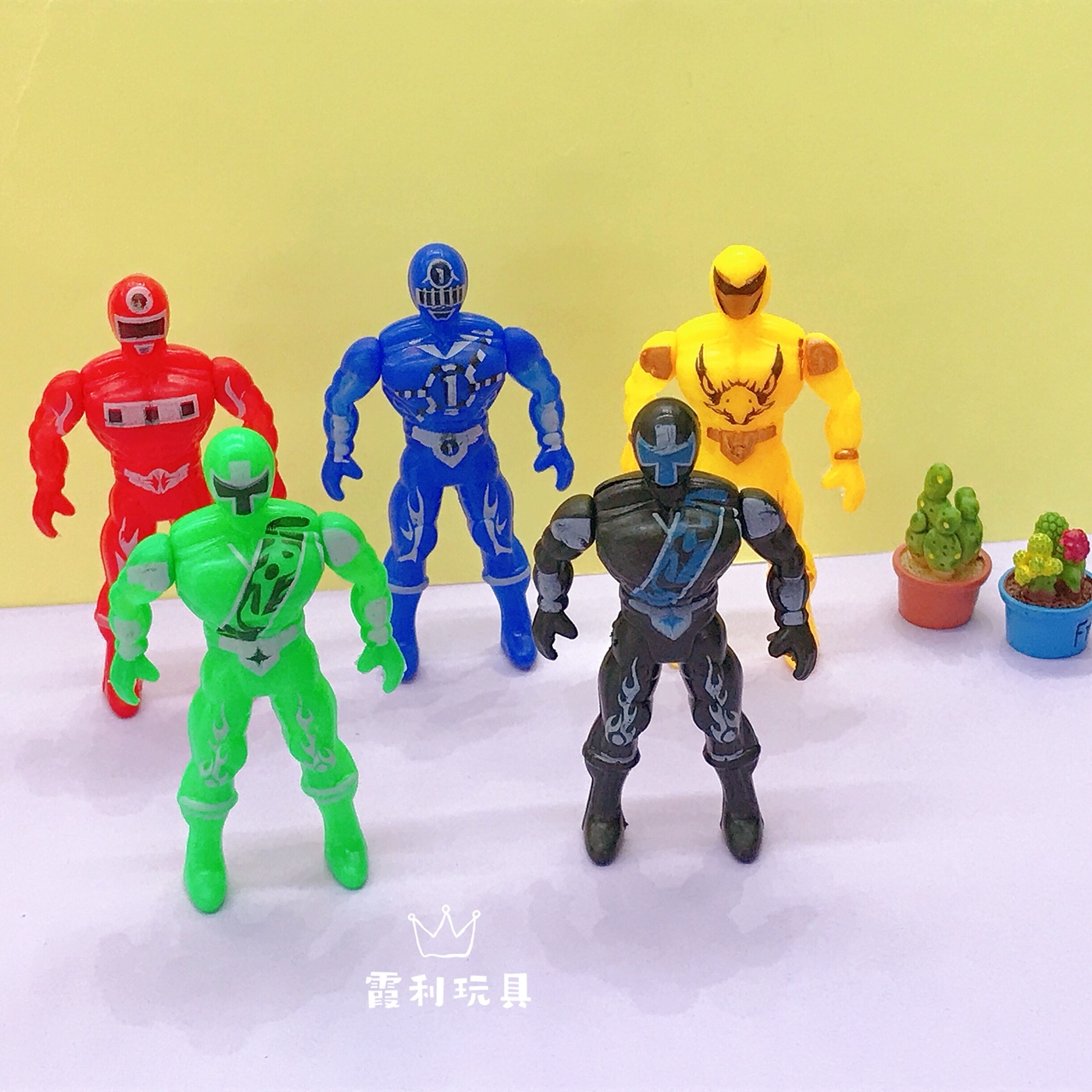 Colorful robot gift gacha