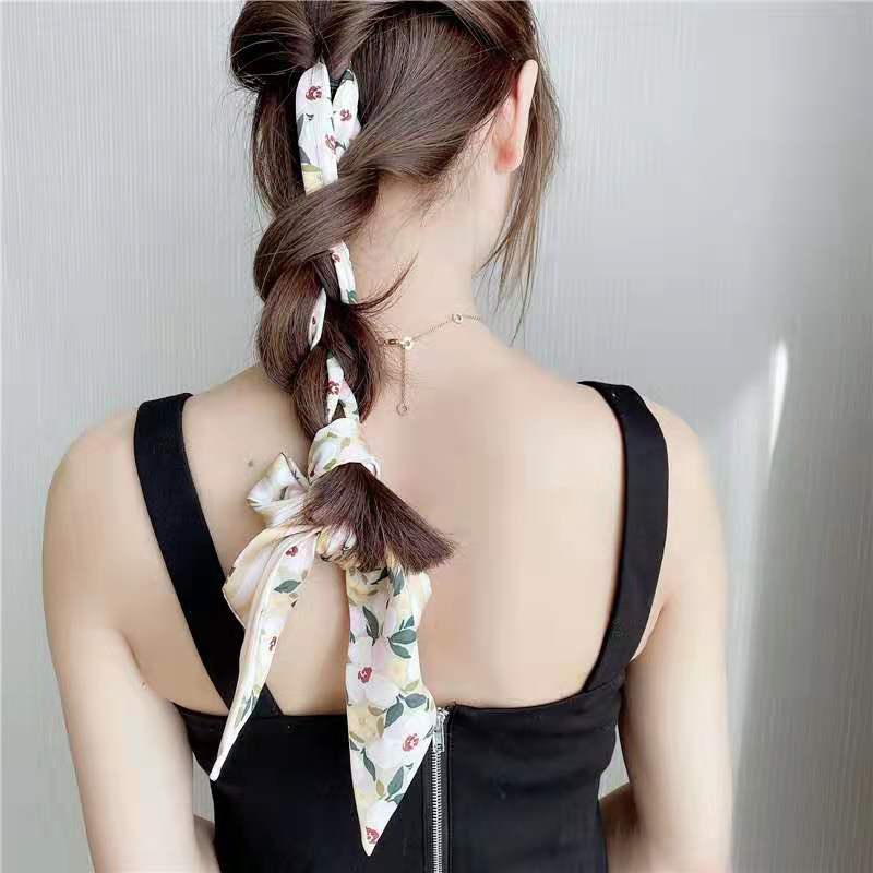 Use Streamers With Small Yellow Flowers