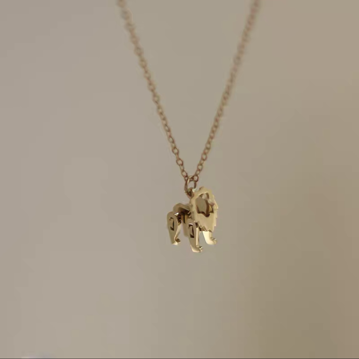 Lion collarbone chain