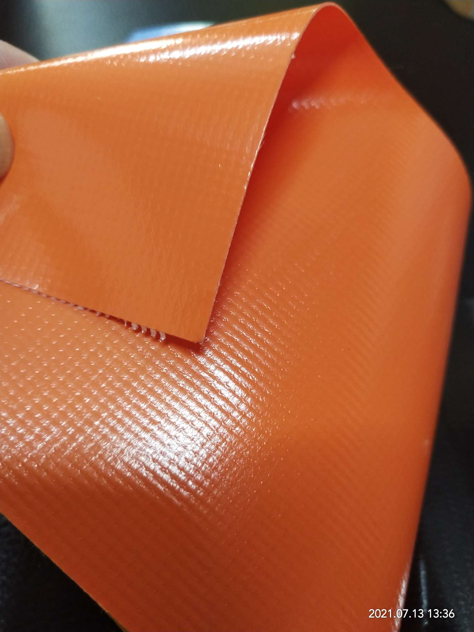 橘黄色光面PVC夹网布  箱包布  机器罩家具罩体育游乐产品专用面料详情图10