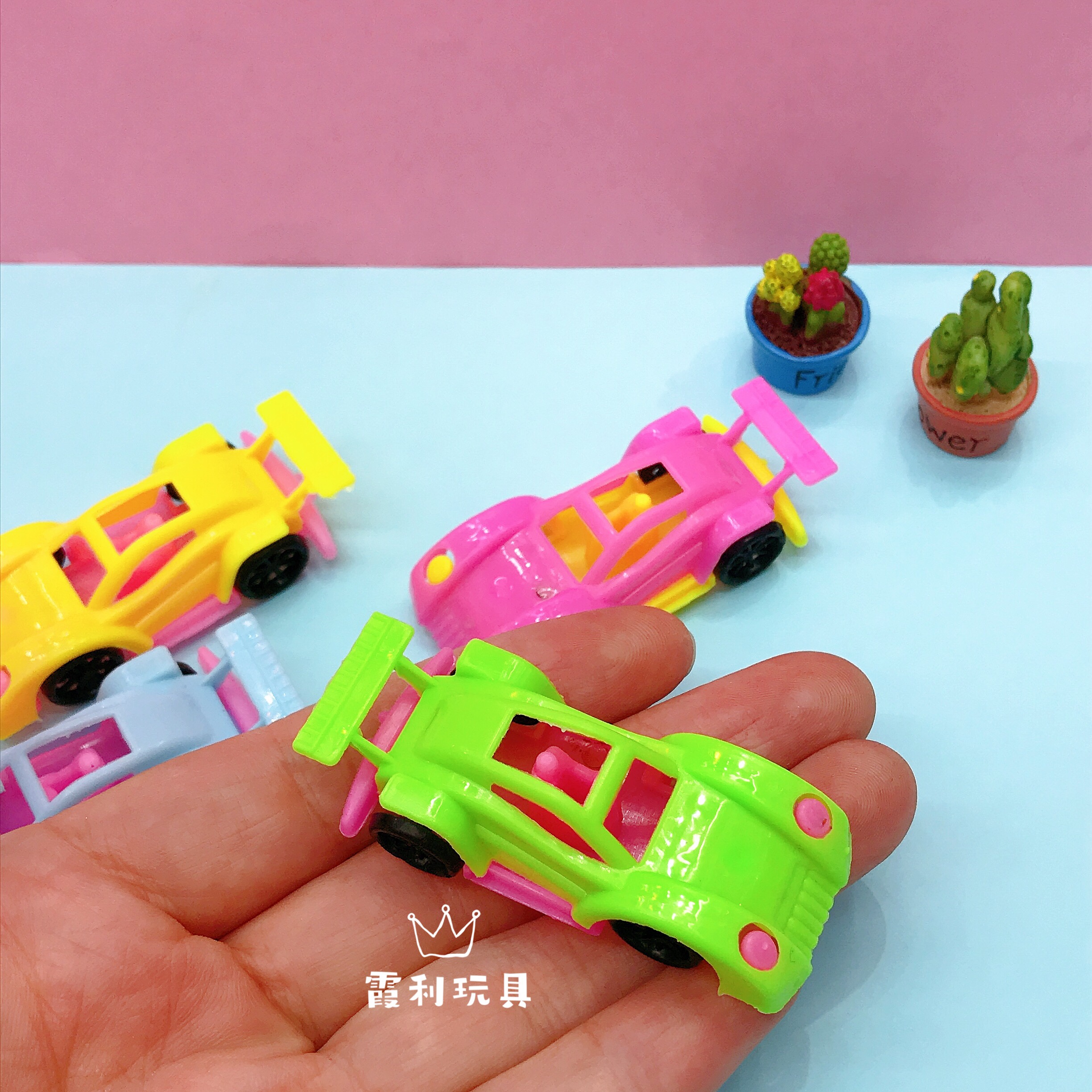 Colorful little racing cars, children's plastic toys, gift gacha Specification image