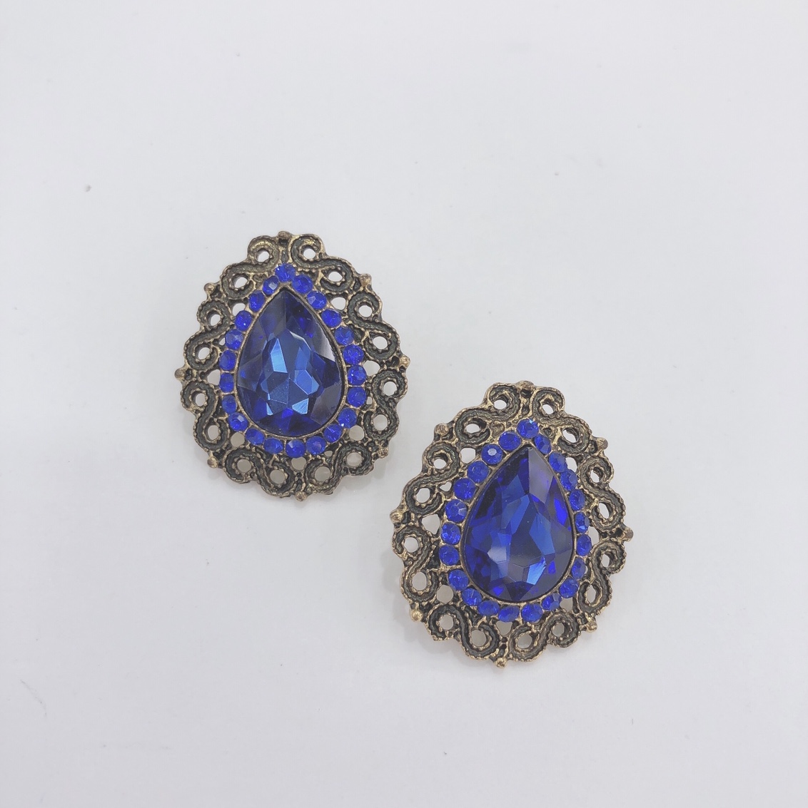 Design sense earrings Vintage French style personality fashion earrings