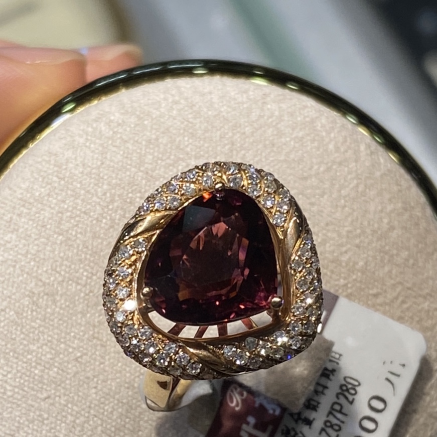 碧玺镶嵌18k戒指