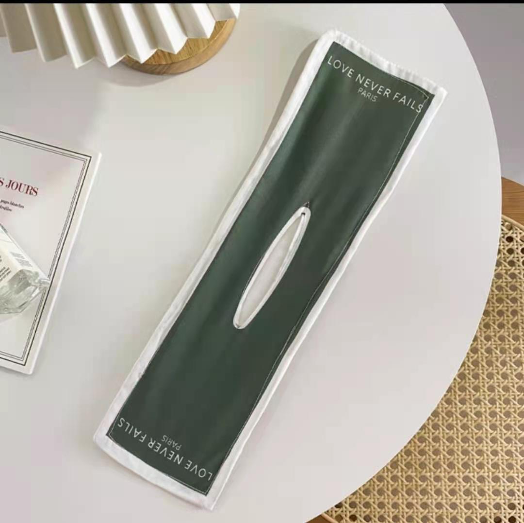 Hair tray Green letters PARIS white border