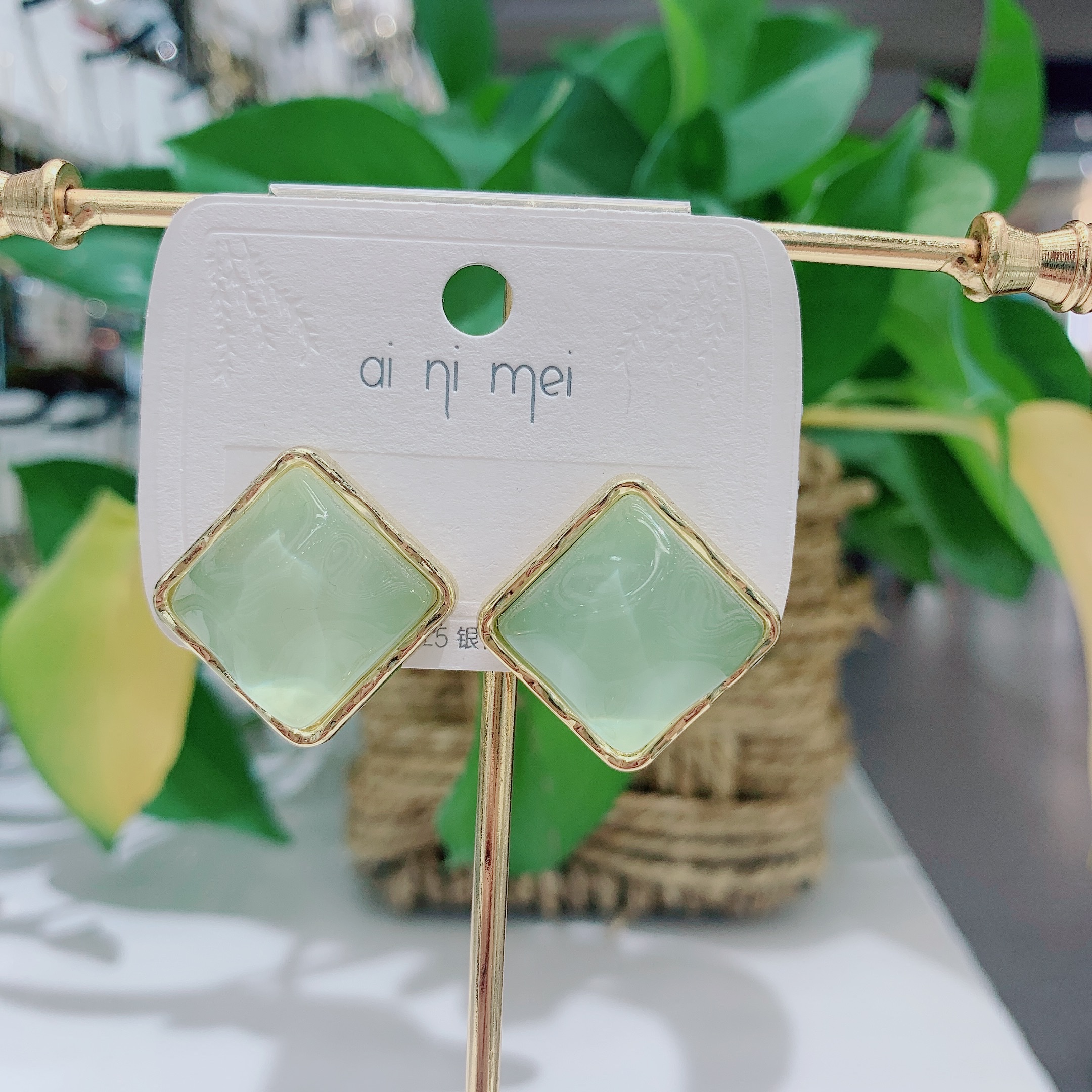 High-end, grand and exaggerated large earrings made of wood, women's niche design sense, individual and elegant stud earrings, 2021 new trend details Picture
