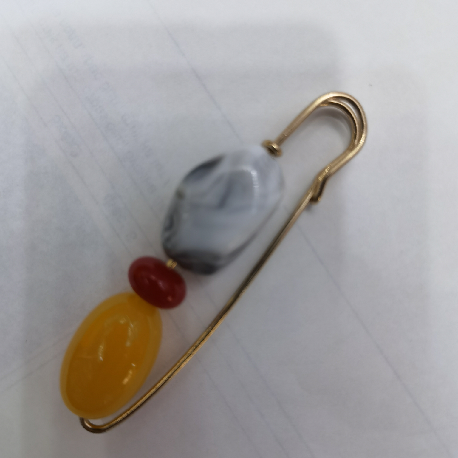 Color acrylic pin pants shrink artifact