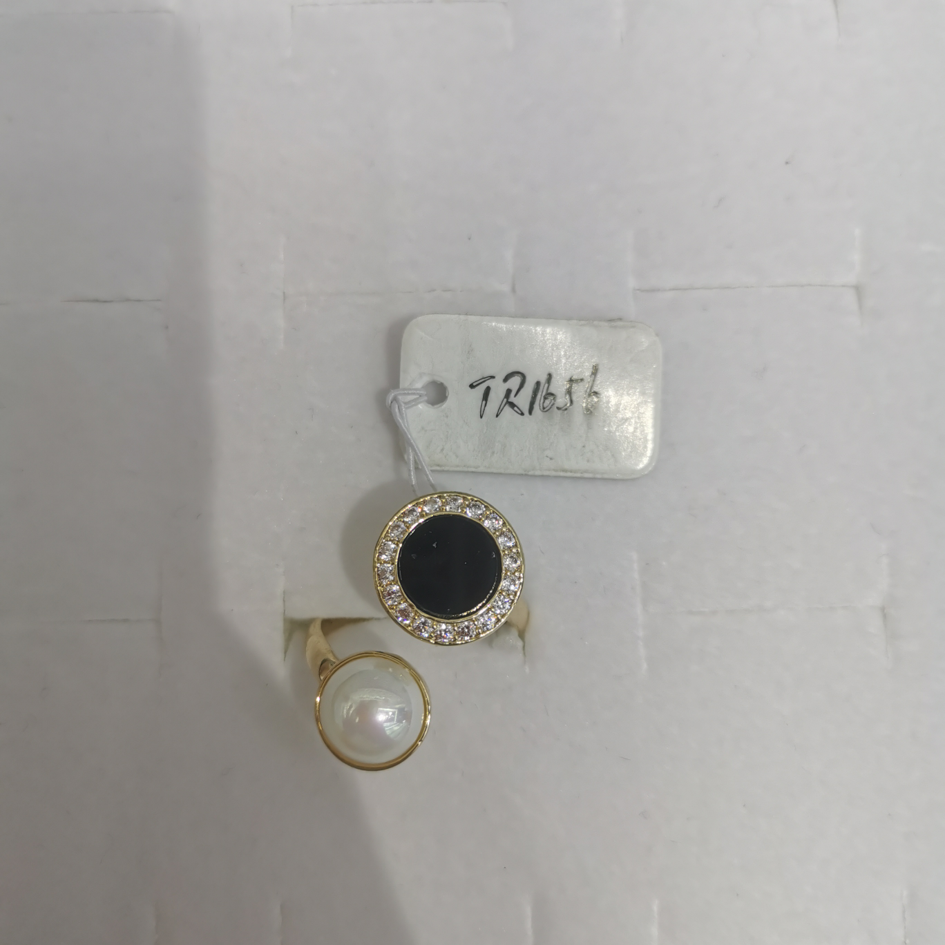 Black and white sheet 💍 ring
