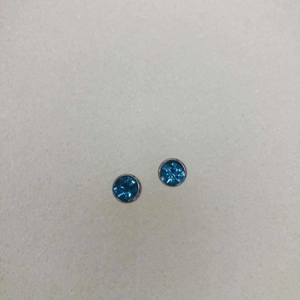 Small and simple Korean-style stainless steel ear studs for girls 2